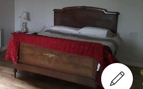 King Size Bed, Private Parking, Centrally Located